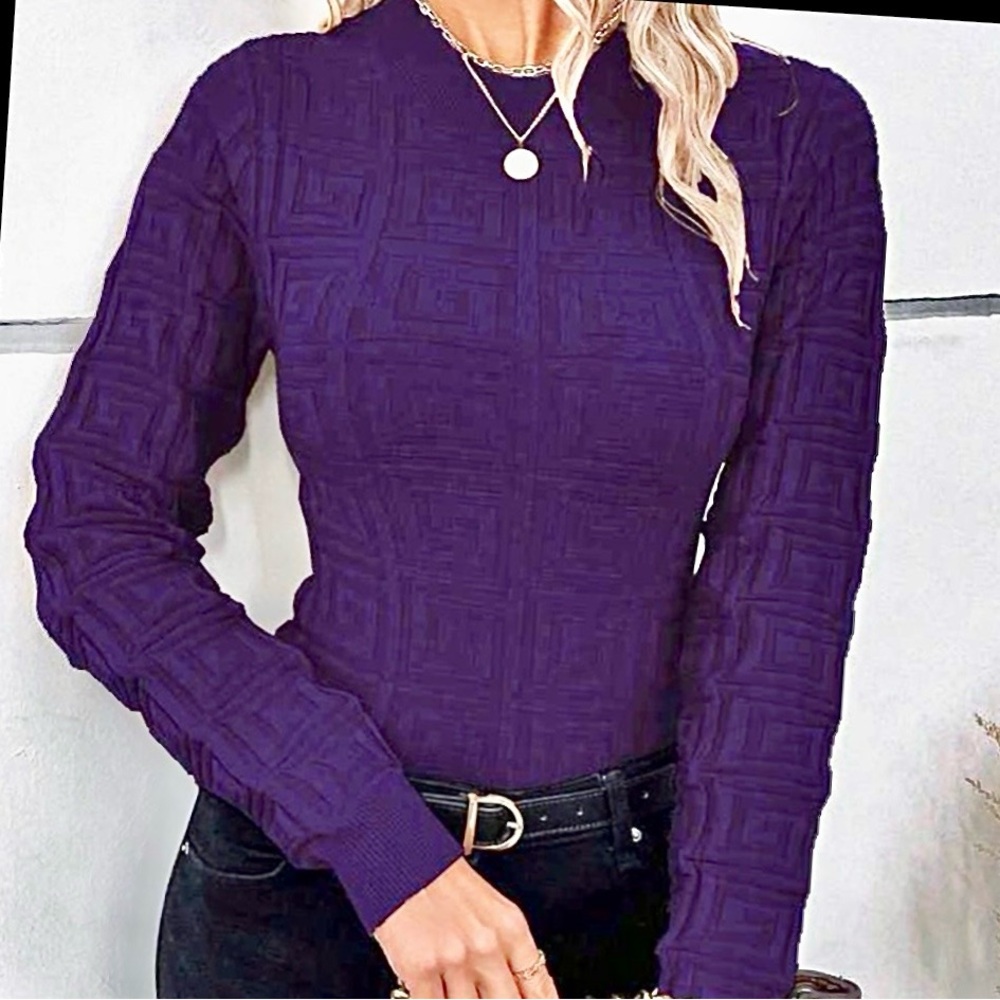“Greek key" Pattern solid round neck sweater - Picture 12 of 16
